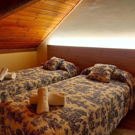 Hotel Saurat Еспот Екстериор снимка