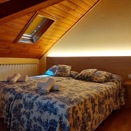 Hotel Saurat Еспот Екстериор снимка