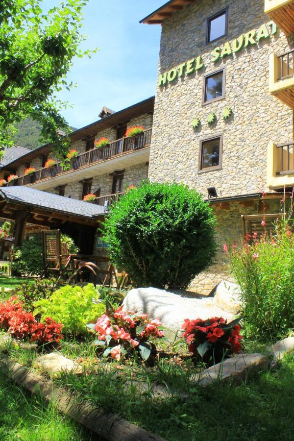 Hotel Saurat Еспот Екстериор снимка