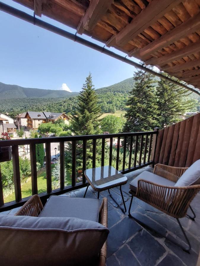 Hotel Saurat Еспот Екстериор снимка