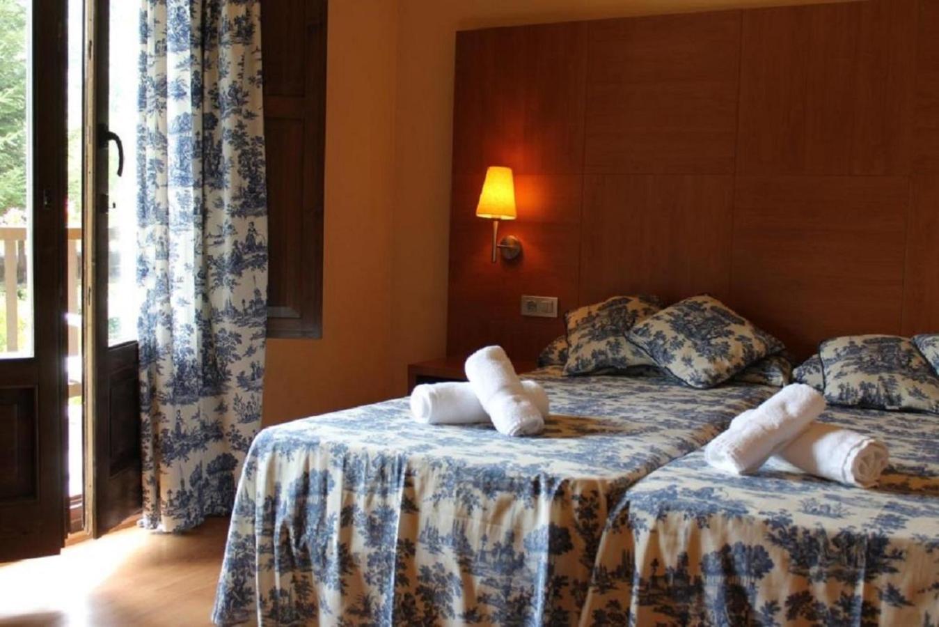 Hotel Saurat Еспот Екстериор снимка
