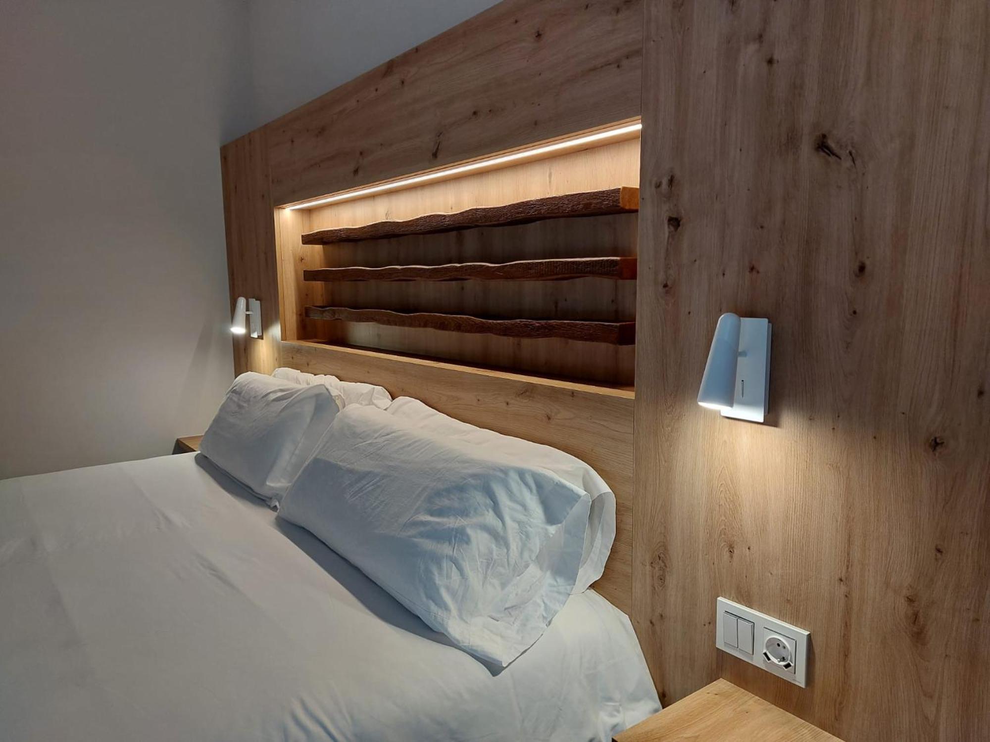 Hotel Saurat Еспот Екстериор снимка