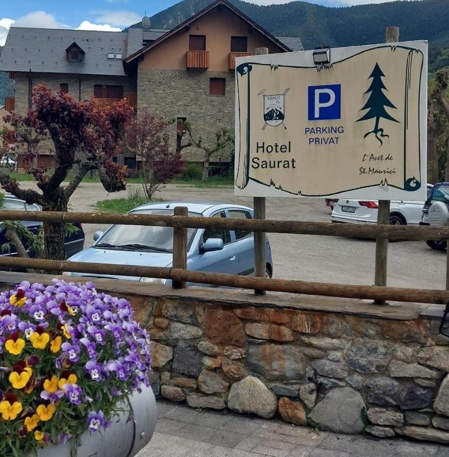 Hotel Saurat Еспот Екстериор снимка