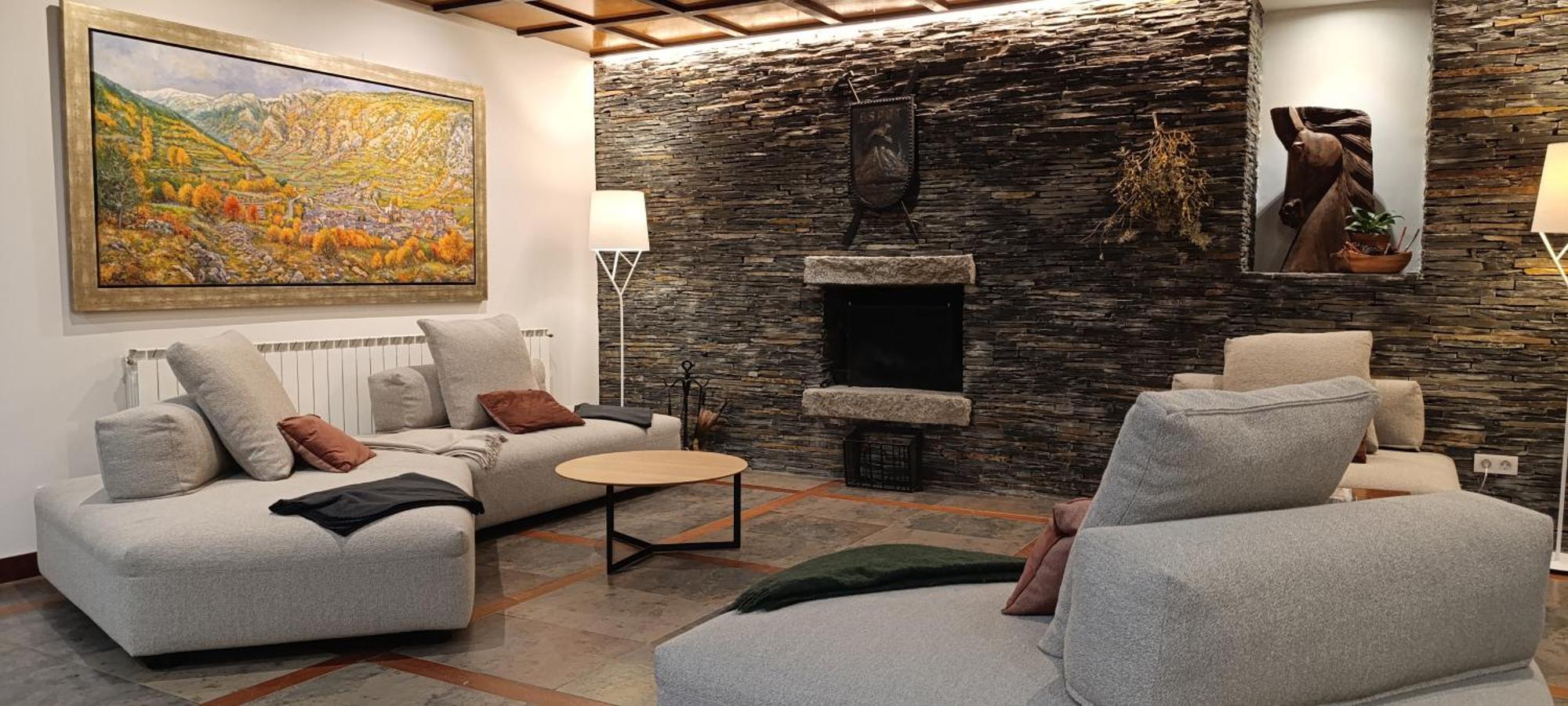 Hotel Saurat Еспот Екстериор снимка