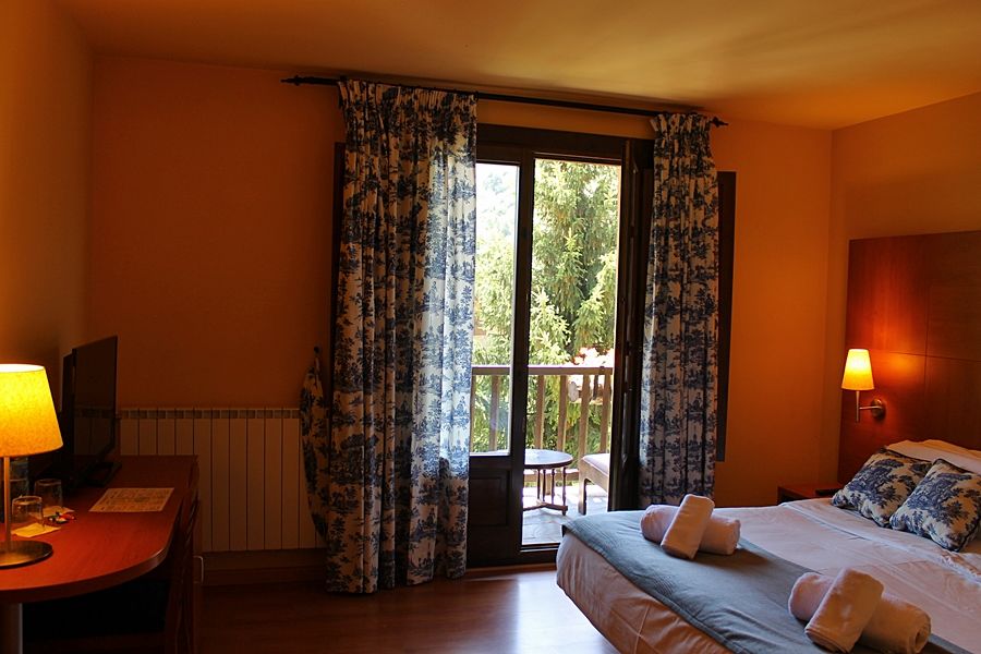 Hotel Saurat Еспот Екстериор снимка