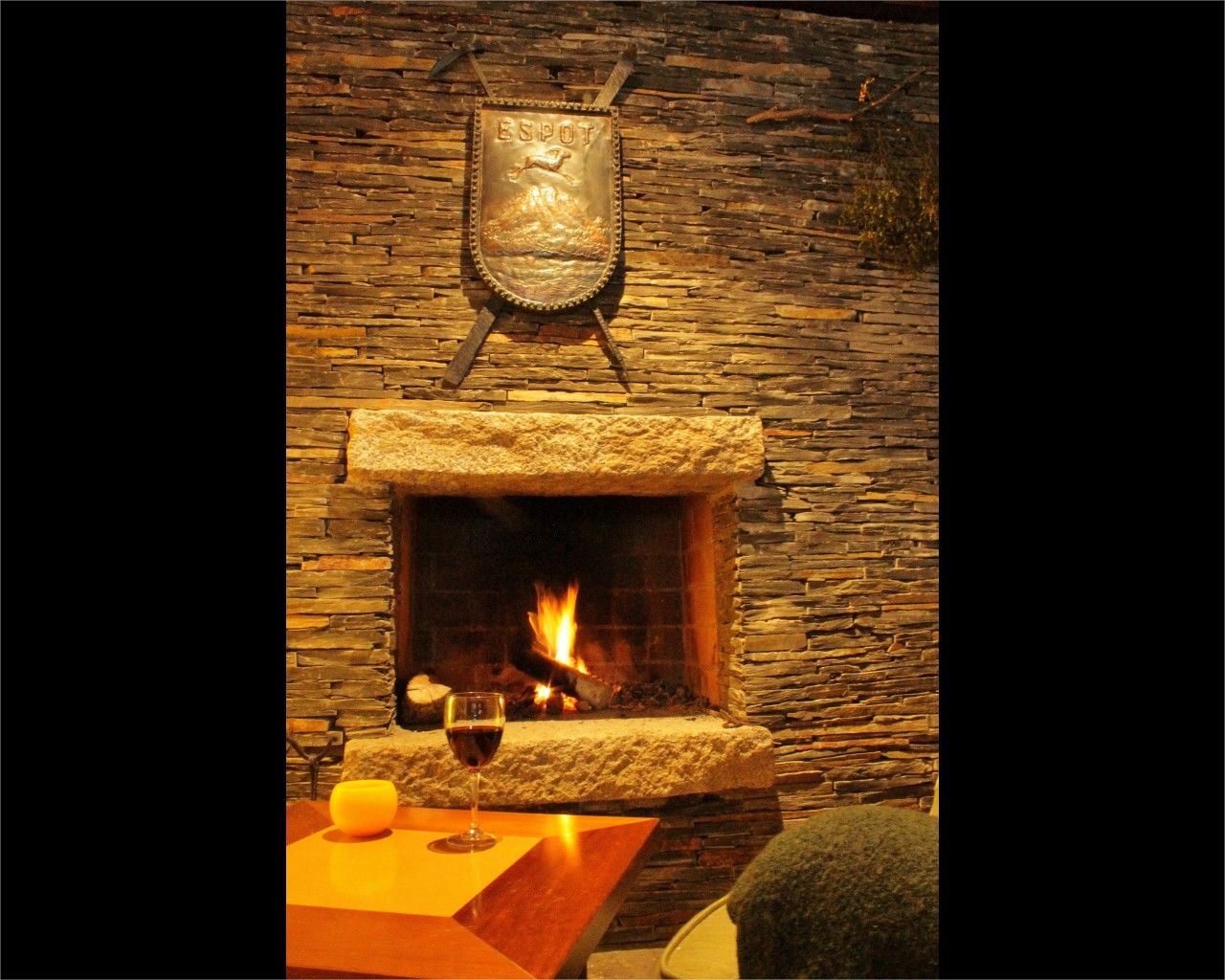 Hotel Saurat Еспот Екстериор снимка