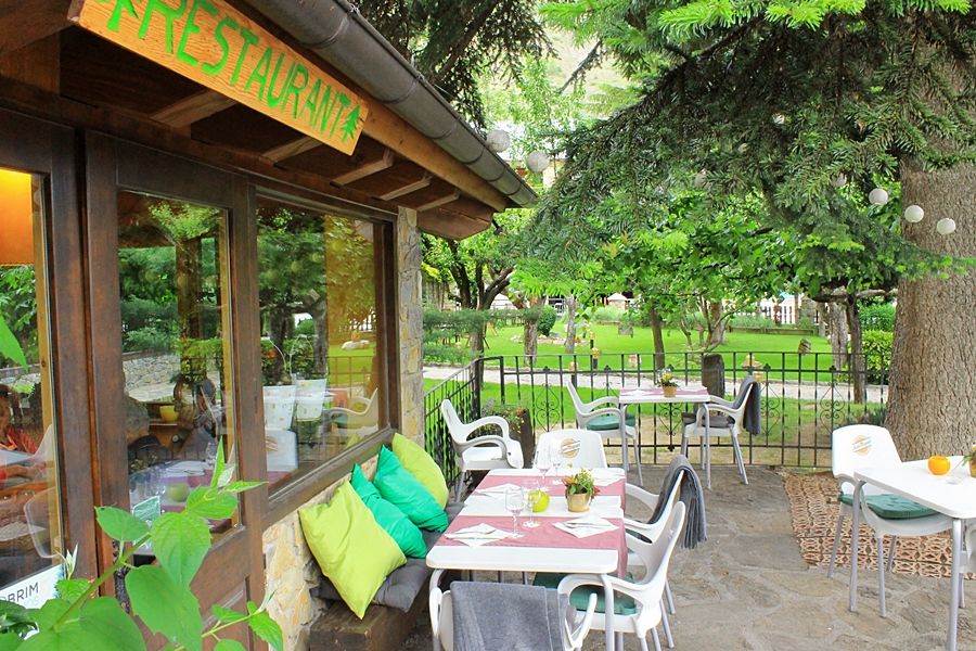 Hotel Saurat Еспот Екстериор снимка